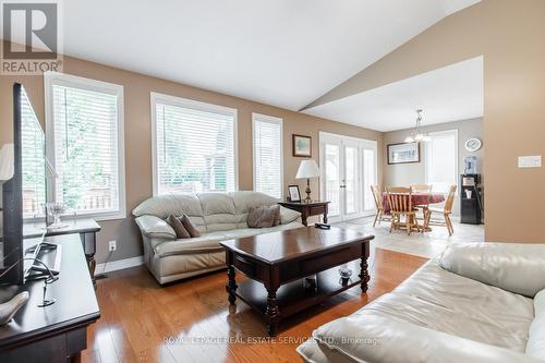 16 Geoffery Road, Norfolk (Port Dover), ON - Indoor Photo Showing Living Room