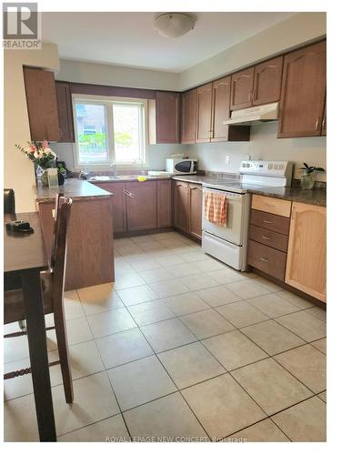 48 Humphrey Street, Hamilton, ON - Indoor Photo Showing Kitchen