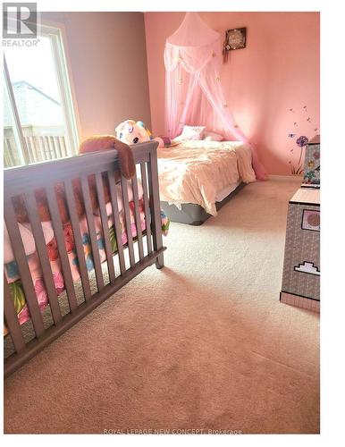 48 Humphrey Street, Hamilton, ON - Indoor Photo Showing Bedroom