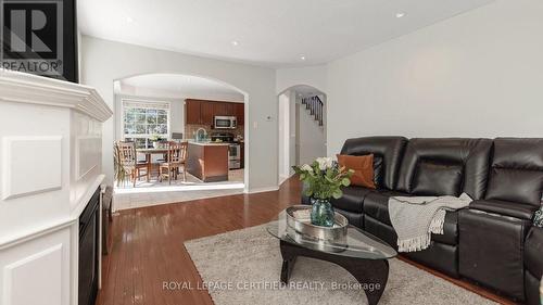 74 Earl Grey Crescent, Brampton (Fletcher'S Meadow), ON - Indoor Photo Showing Living Room