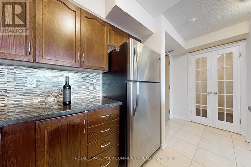 702 - 9 Northern Heights Drive, Richmond Hill, ON - Indoor Photo Showing Kitchen