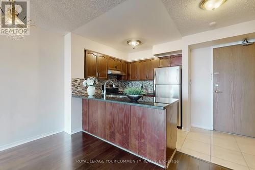 702 - 9 Northern Heights Drive, Richmond Hill, ON - Indoor Photo Showing Kitchen