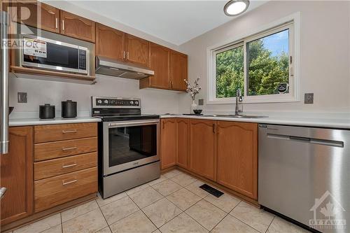 341 Knudson Drive, Ottawa, ON - Indoor Photo Showing Kitchen