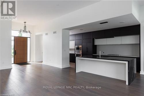 1613 G Lookout Street, Pelham, ON - Indoor Photo Showing Kitchen