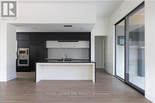 1613 G Lookout Street, Pelham, ON - Indoor Photo Showing Kitchen