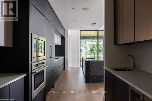 1613 G Lookout Street, Pelham, ON - Indoor Photo Showing Kitchen