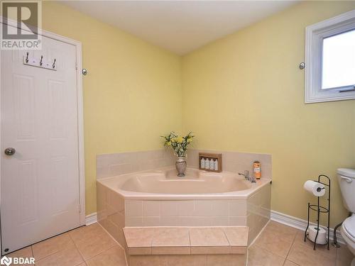 4550 Kettleby Court, Mississauga, ON - Indoor Photo Showing Bathroom