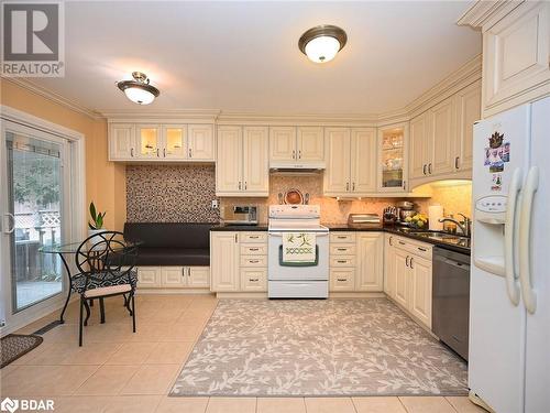 4550 Kettleby Court, Mississauga, ON - Indoor Photo Showing Kitchen