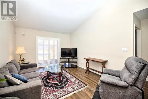 133 Roselawn Crescent, Welland, ON - Indoor Photo Showing Living Room