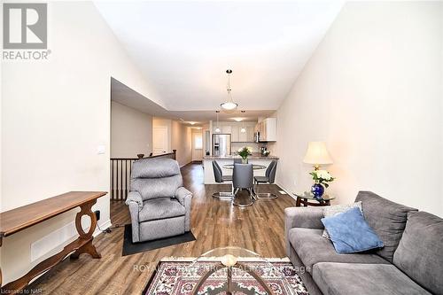 133 Roselawn Crescent, Welland, ON - Indoor Photo Showing Living Room