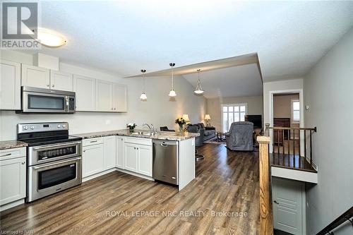 133 Roselawn Crescent, Welland, ON - Indoor Photo Showing Kitchen