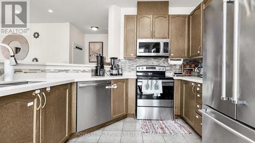 163 Iceland Poppy Trail, Brampton (Northwest Sandalwood Parkway), ON - Indoor Photo Showing Kitchen With Upgraded Kitchen