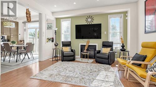 163 Iceland Poppy Trail, Brampton (Northwest Sandalwood Parkway), ON - Indoor Photo Showing Living Room