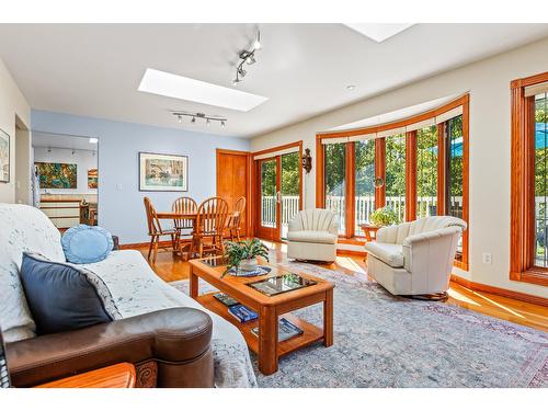 12698 Highway 3A, Boswell, BC - Indoor Photo Showing Living Room