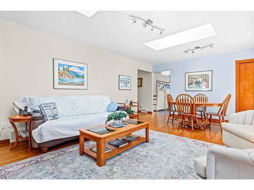 12698 Highway 3A, Boswell, BC - Indoor Photo Showing Living Room