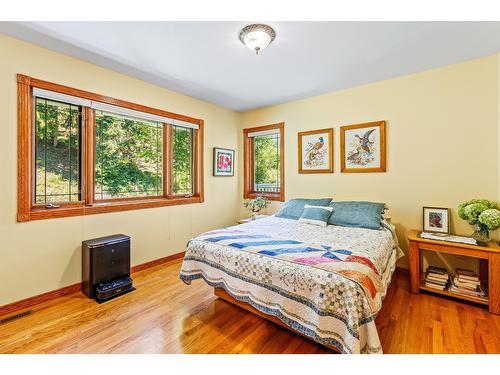 12698 Highway 3A, Boswell, BC - Indoor Photo Showing Bedroom