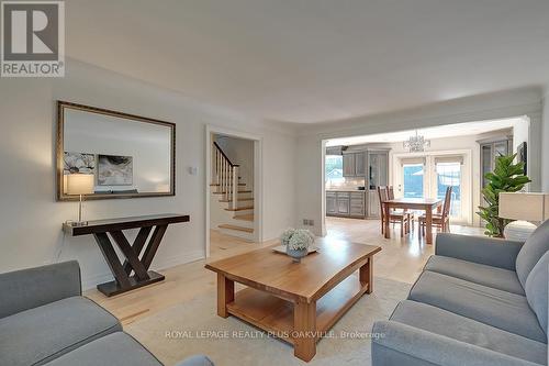 4504 Hawthorne Drive, Burlington, ON - Indoor Photo Showing Living Room