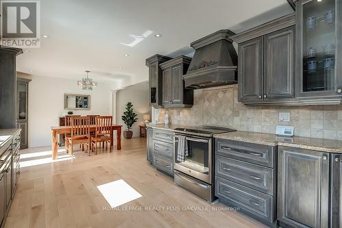 4504 Hawthorne Drive, Burlington (Shoreacres), ON - Indoor Photo Showing Kitchen With Upgraded Kitchen