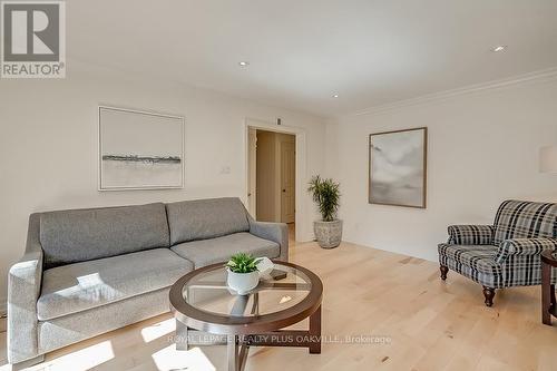 4504 Hawthorne Drive, Burlington, ON - Indoor Photo Showing Living Room