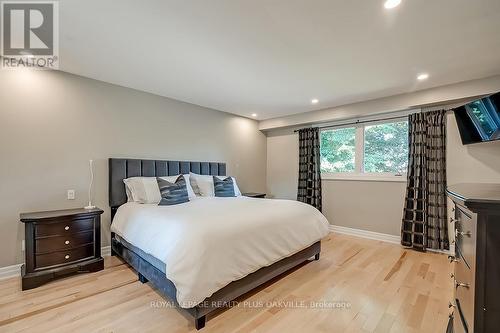 4504 Hawthorne Drive, Burlington, ON - Indoor Photo Showing Bedroom