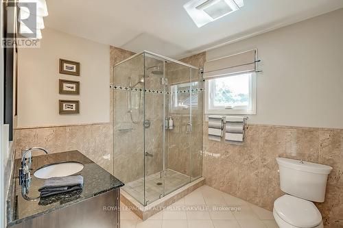 4504 Hawthorne Drive, Burlington, ON - Indoor Photo Showing Bathroom