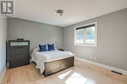 4504 Hawthorne Drive, Burlington, ON - Indoor Photo Showing Bedroom