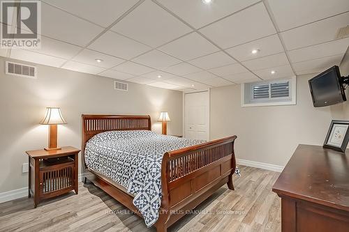 4504 Hawthorne Drive, Burlington, ON - Indoor Photo Showing Bedroom