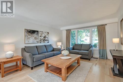 4504 Hawthorne Drive, Burlington (Shoreacres), ON - Indoor Photo Showing Living Room