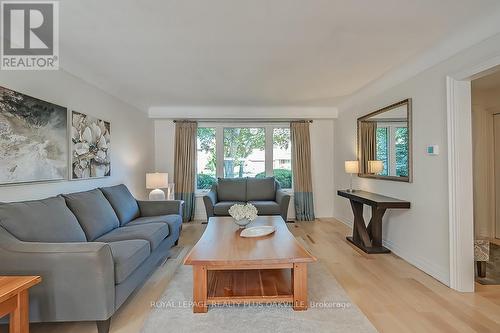 4504 Hawthorne Drive, Burlington, ON - Indoor Photo Showing Living Room