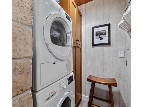 2388 Heffley Lake Road, Kamloops, BC - Indoor Photo Showing Laundry Room