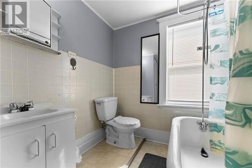 7 Isabella Street, Pembroke, ON - Indoor Photo Showing Bathroom