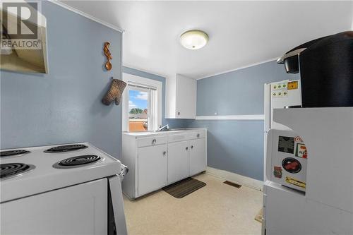 7 Isabella Street, Pembroke, ON - Indoor Photo Showing Kitchen