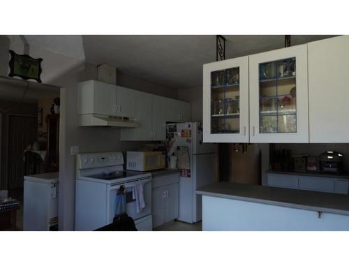 629 Third Ave, Chase, BC - Indoor Photo Showing Kitchen