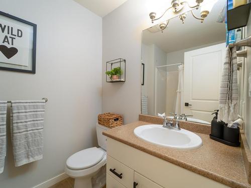 2-2860 Valleyview Drive, Kamloops, BC - Indoor Photo Showing Bathroom