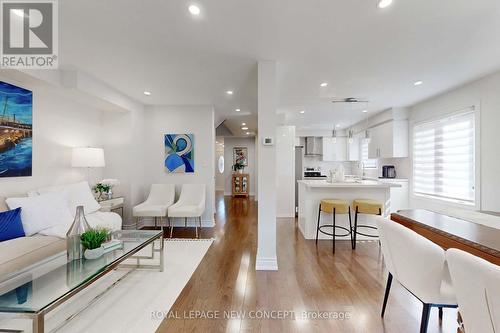 6696 Harlow Road, Mississauga, ON - Indoor Photo Showing Living Room