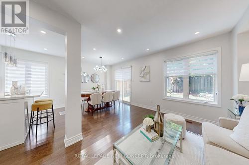 6696 Harlow Road, Mississauga (Meadowvale Village), ON - Indoor Photo Showing Living Room