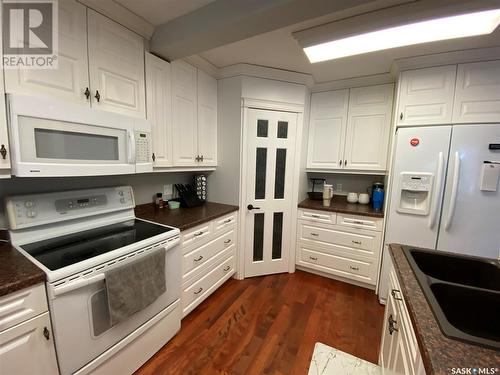 311 1St Avenue W, Kindersley, SK - Indoor Photo Showing Kitchen With Double Sink