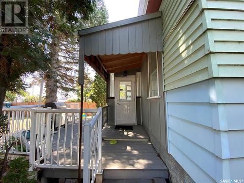 311 1St Avenue W, Kindersley, SK - Outdoor With Deck Patio Veranda