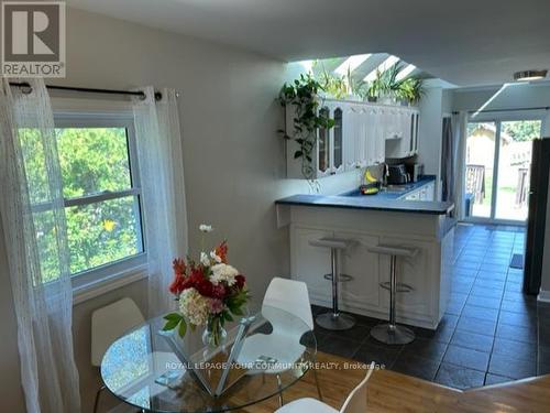 11 Della Street, Georgina, ON - Indoor Photo Showing Dining Room