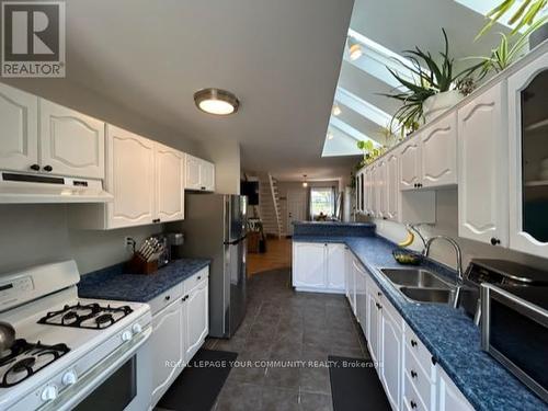 11 Della Street, Georgina (Sutton & Jackson'S Point), ON - Indoor Photo Showing Kitchen With Double Sink