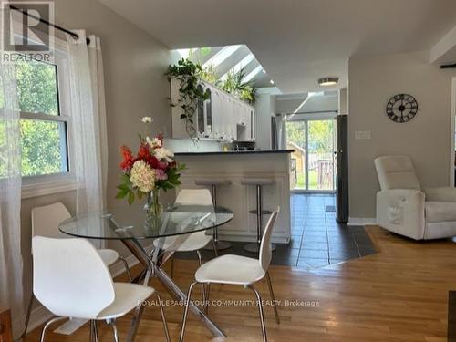 11 Della Street, Georgina, ON - Indoor Photo Showing Dining Room