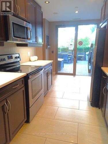 2208 - 330 Ridout Street N, London, ON - Indoor Photo Showing Kitchen