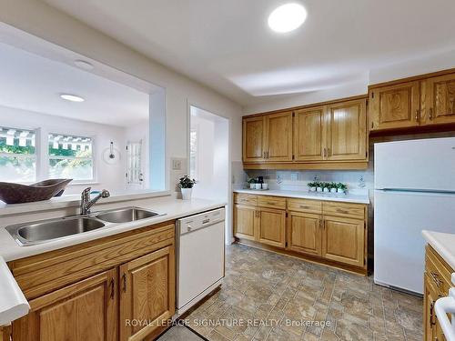 65 Lionel Heights Cres, Toronto, ON - Indoor Photo Showing Kitchen With Double Sink