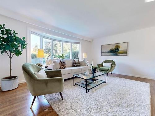 65 Lionel Heights Cres, Toronto, ON - Indoor Photo Showing Living Room