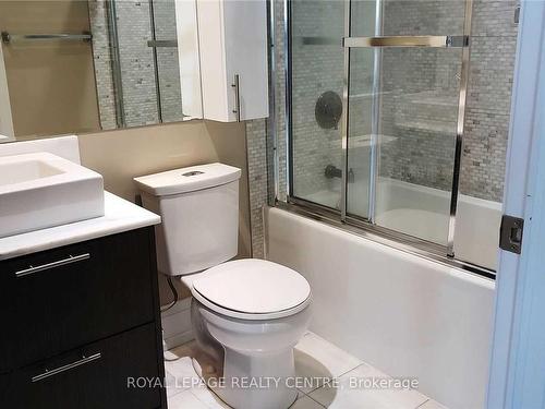 2906-8 Mercer St, Toronto, ON - Indoor Photo Showing Bathroom