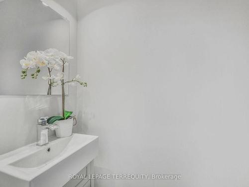 16 Mooregate Ave, Toronto, ON - Indoor Photo Showing Bathroom