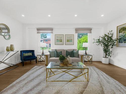 1363 Mary St N, Oshawa, ON - Indoor Photo Showing Living Room