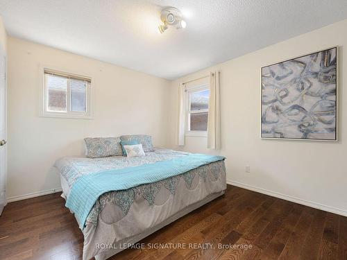 16 Kilbarry Crt, Richmond Hill, ON - Indoor Photo Showing Bedroom