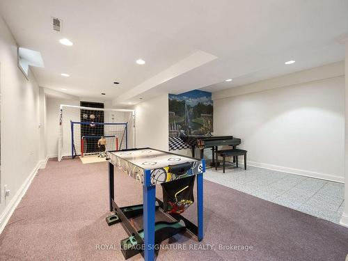 16 Kilbarry Crt, Richmond Hill, ON - Indoor Photo Showing Other Room