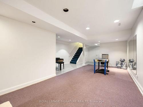 16 Kilbarry Crt, Richmond Hill, ON - Indoor Photo Showing Other Room